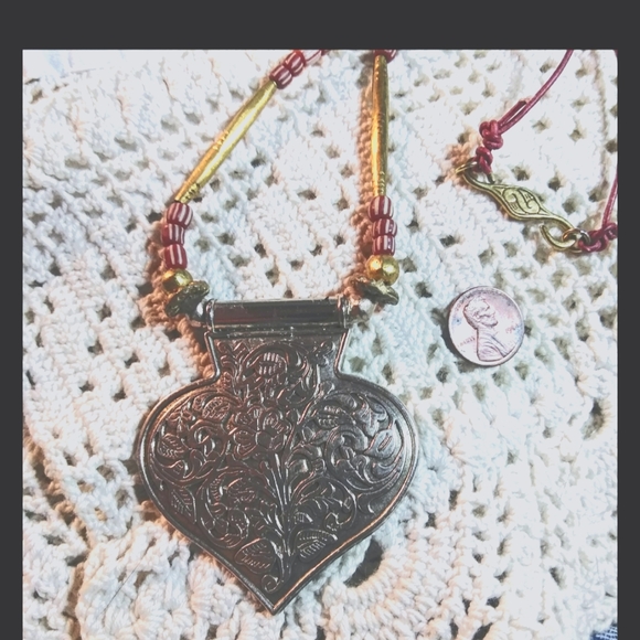 Trade beads and Mixed metal necklace - Picture 2 of 3